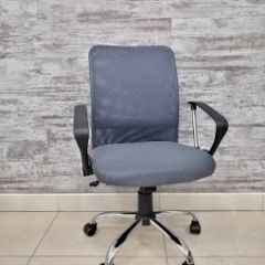 Кресло Barneo K-147 для персонала (серая ткань и сетка) в Нягани - nyagan.mebel24.online | фото