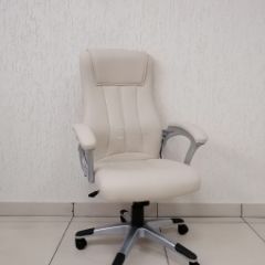 Кресло Barneo K-148 для руководителя (бежевая экокожа) в Нягани - nyagan.mebel24.online | фото