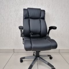 Кресло Barneo K-44 для руководителя (черная экокожа) в Нягани - nyagan.mebel24.online | фото