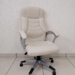 Кресло Barneo K-7 для руководителя (бежевая экокожа) в Нягани - nyagan.mebel24.online | фото
